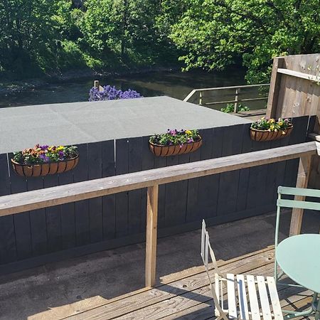 Ty Taf 2 Bed Cottage With Deck & Easy Transport Links Cardiff Zewnętrze zdjęcie