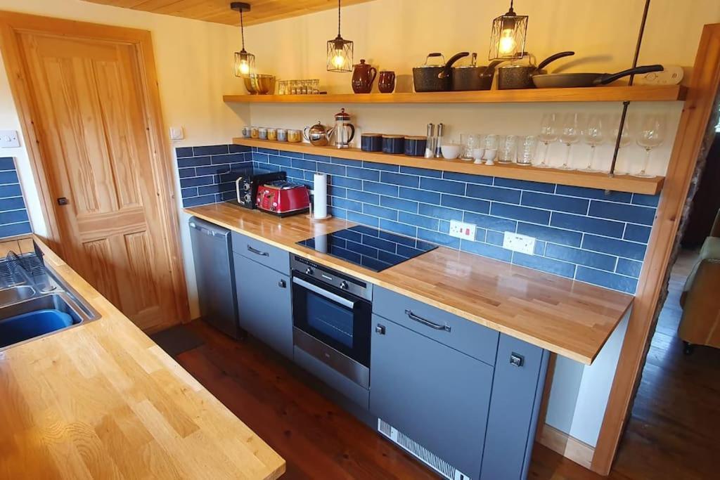 Ty Taf 2 Bed Cottage With Deck & Easy Transport Links Cardiff Zewnętrze zdjęcie