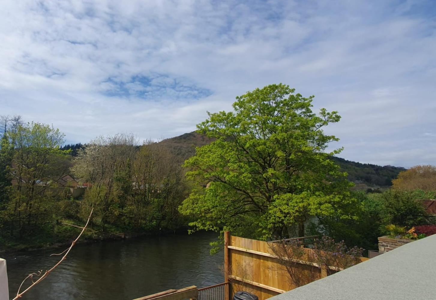 Ty Taf 2 Bed Cottage With Deck & Easy Transport Links Cardiff Zewnętrze zdjęcie