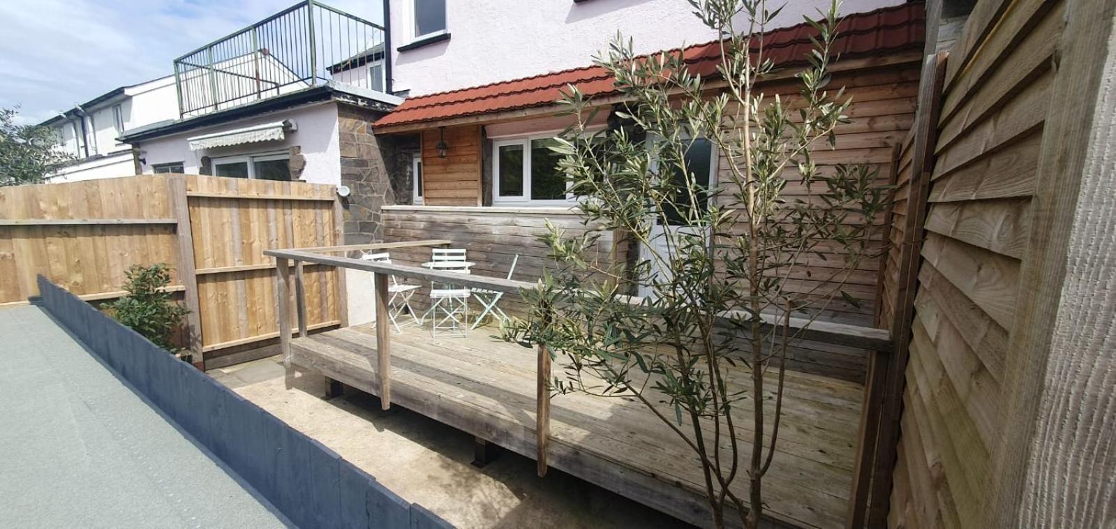 Ty Taf 2 Bed Cottage With Deck & Easy Transport Links Cardiff Zewnętrze zdjęcie