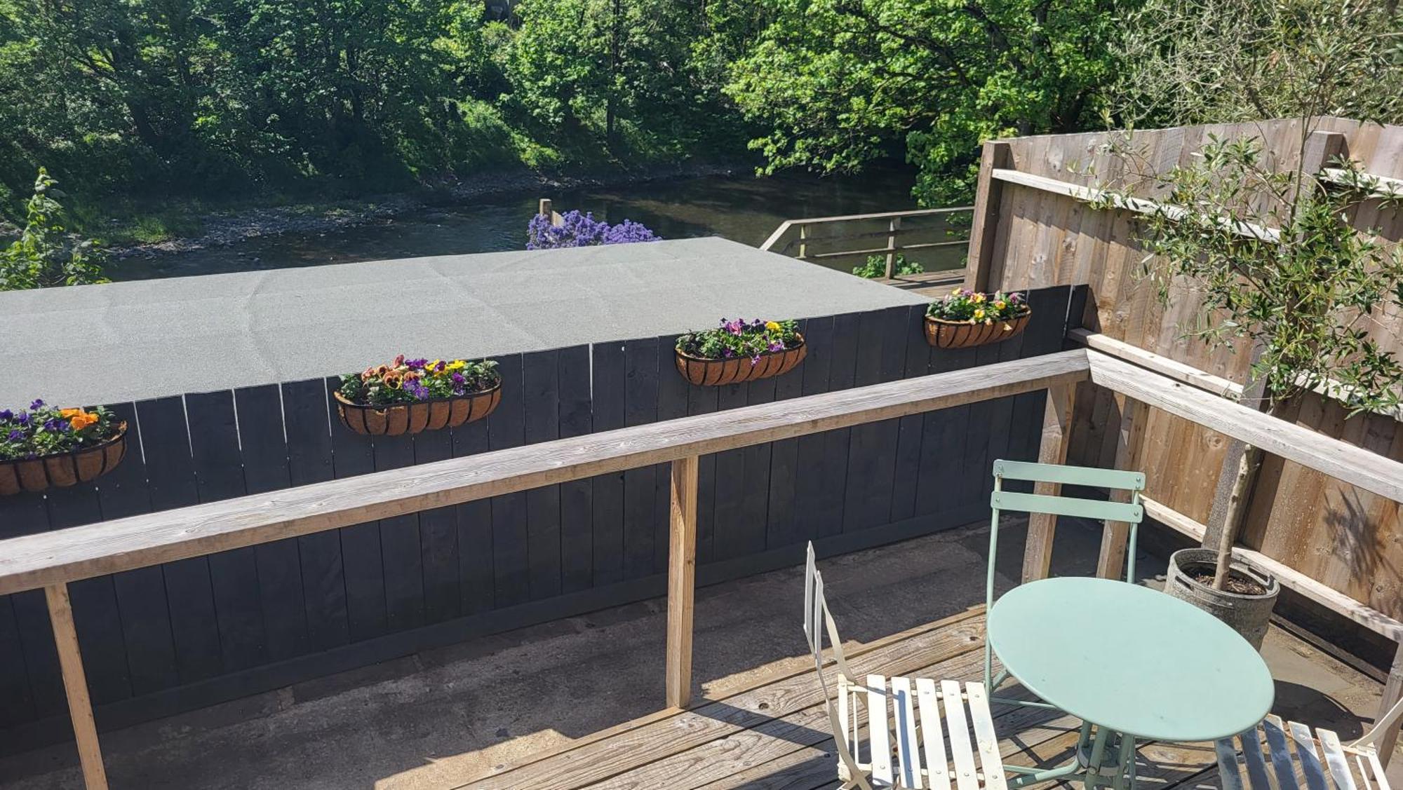 Ty Taf 2 Bed Cottage With Deck & Easy Transport Links Cardiff Zewnętrze zdjęcie